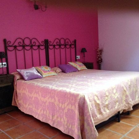 Uterga Hostal Camino Del Perdon מראה חיצוני תמונה