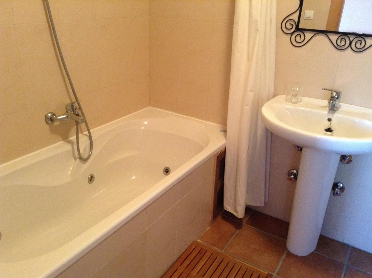 Uterga Hostal Camino Del Perdon מראה חיצוני תמונה