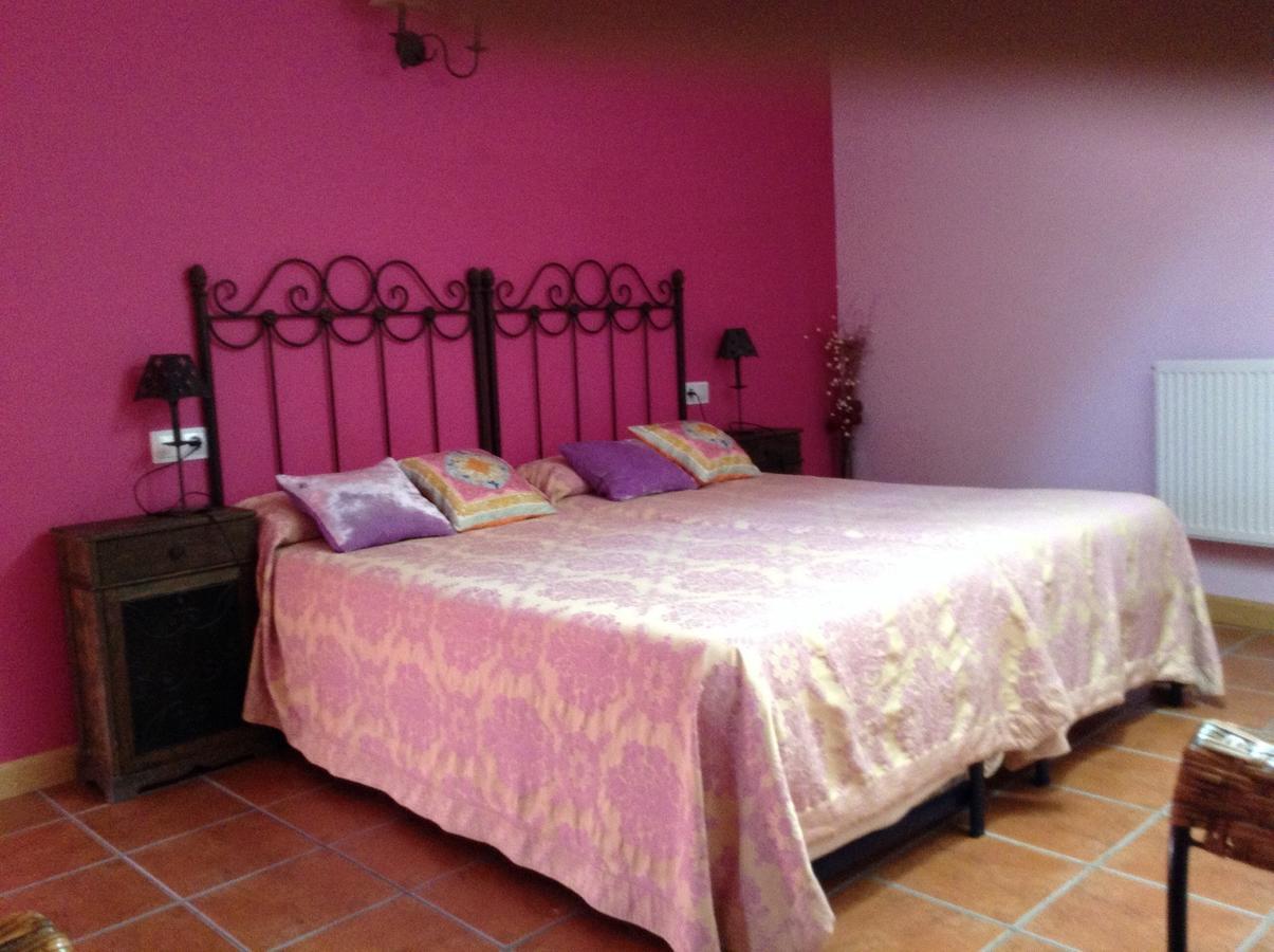 Uterga Hostal Camino Del Perdon מראה חיצוני תמונה