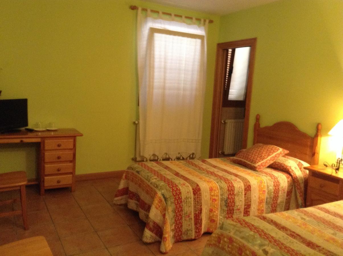 Uterga Hostal Camino Del Perdon מראה חיצוני תמונה